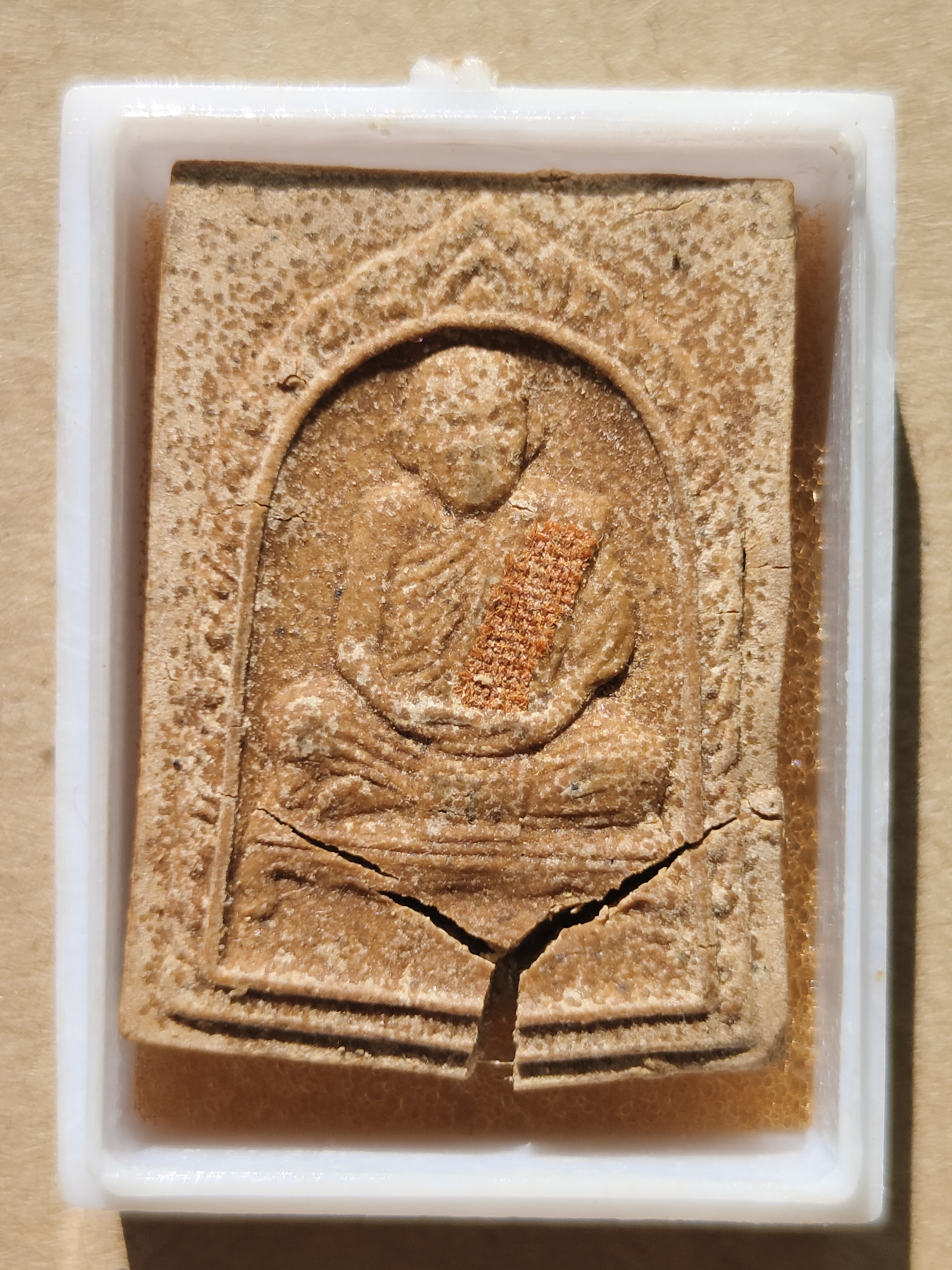 พระผงอัฐิปะสังฆาฏิ รุ่นพิเศษ ปี 2536 หลวงปู่ทองมา ถาวโร วัดสว่างทาสี จ.ร้อยเอ็ด ที่ระลึกสร้างอุโบสถ วัดเหนือเสลาภูมิ จ.ร้อยเอ็ด