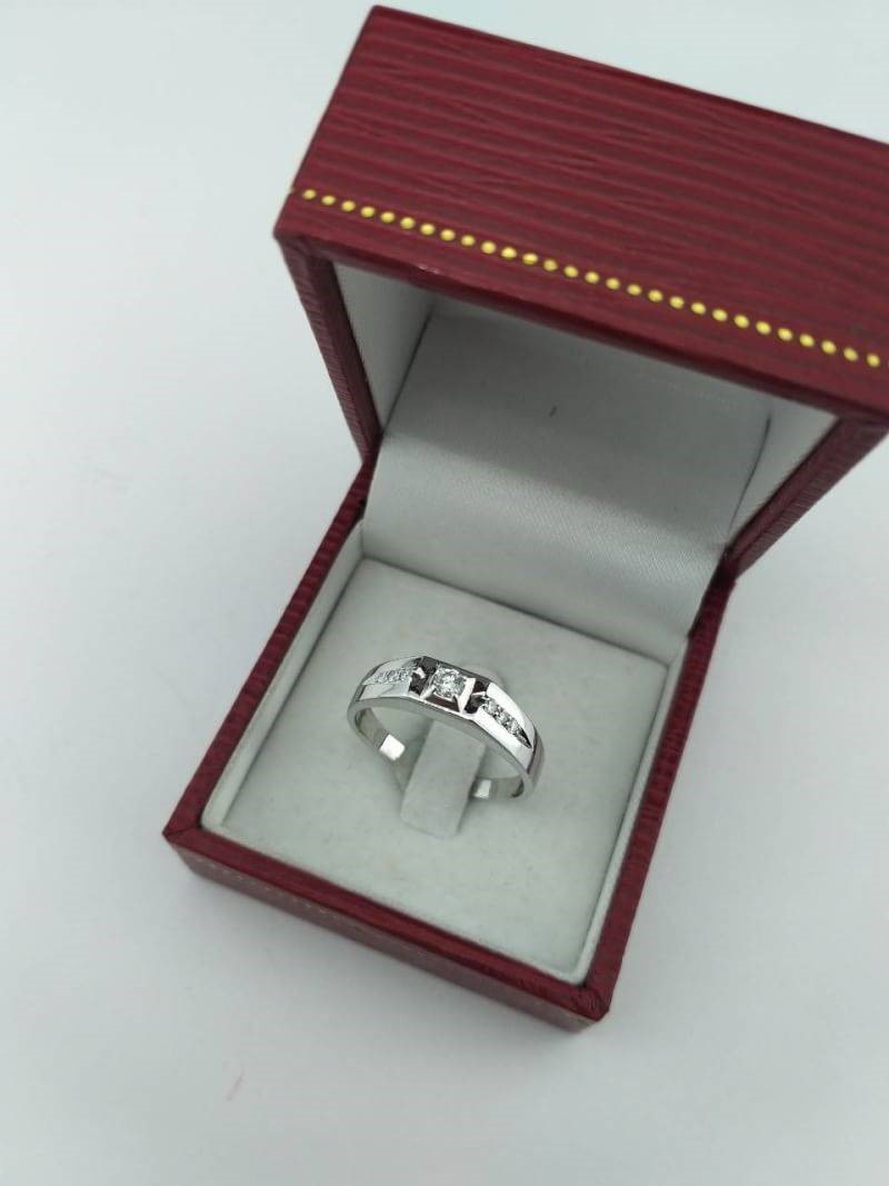 สั่งผลิตเพชรเบลเยี่ยมคัท แหวนแต่งงาน แหวนหมั้น ใส่เที่ยว ออกงาน แหวนทองขาว 18K เพชรแท้ 0.18 กะรัต 4.18 กรัม น้ำ 99 ราคาถูกมาก มีใบรับประกันค่ะ