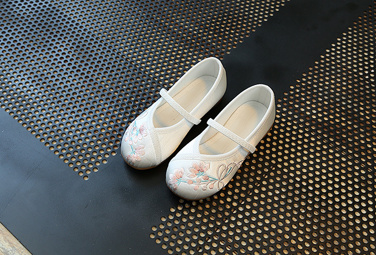 F รองเท้าจีนเด็ก ดอกไม้ขาว