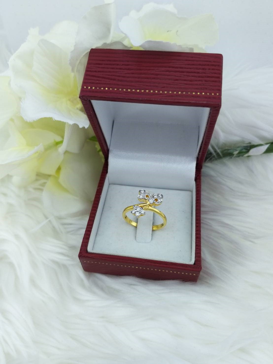 สั่งผลิตเพชรเบลเยี่ยมคัท แหวนแต่งงาน แหวนหมั้น ใส่เที่ยว ออกงาน แหวนทองคำ 18K เพชรแท้ 0.26 กะรัต 3.04 กรัม น้ำ 99 ราคาถูกมาก มีใบรับประกันค่ะ