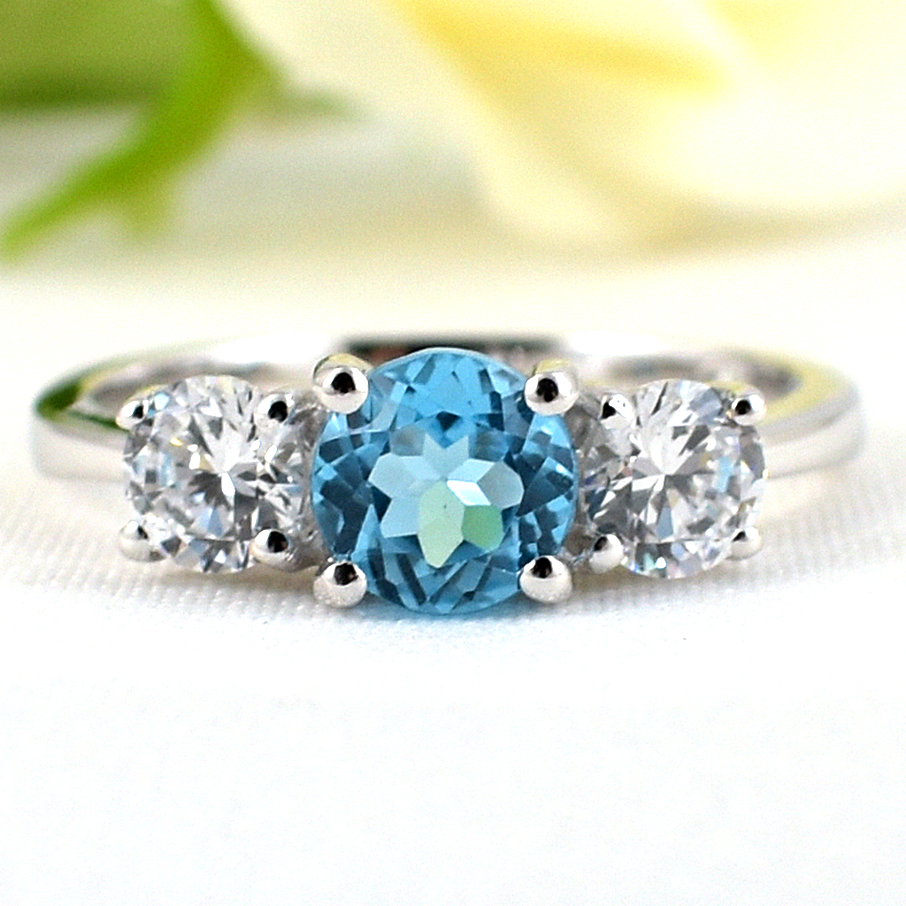 แหวนเงินแท้ราคาถูกชุบทองคำขาว สวิสบลูโทปาซแท้ 0.76 กะรัต เพชรCZ 0.50 กะรัต งานประณีตสวยงาม สั่งผลิตค่ะ