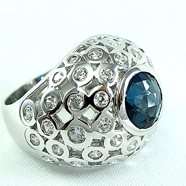 แหวนเงินแท้ราคาถูกชุบทองคำขาว ลอนดอนบลูโทปาซแท้ 2.25 กะรัต เพชรCZ 1.47 กะรัต งานประณีตสวยงาม สั่งผลิตค่ะ