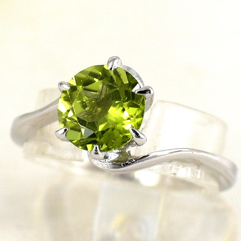 แหวนเงินแท้ราคาถูกชุบทองคำขาว เพอริดอทแท้ 1.50 กะรัต งานประณีตสวยงาม สั่งผลิตค่ะ