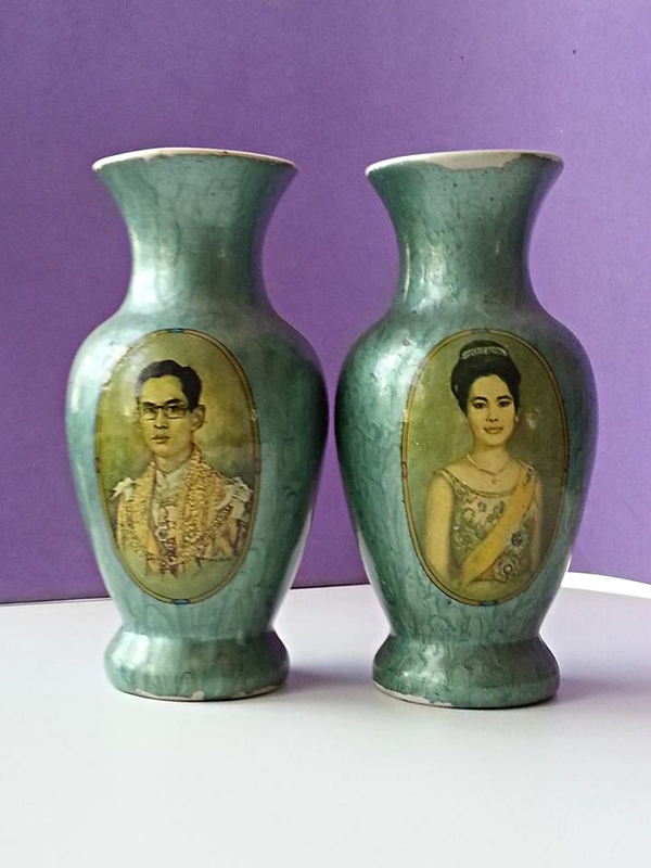 แจกัน พิมพ์ภาพพระบรมฉายาลักษณ์ 1 คู่