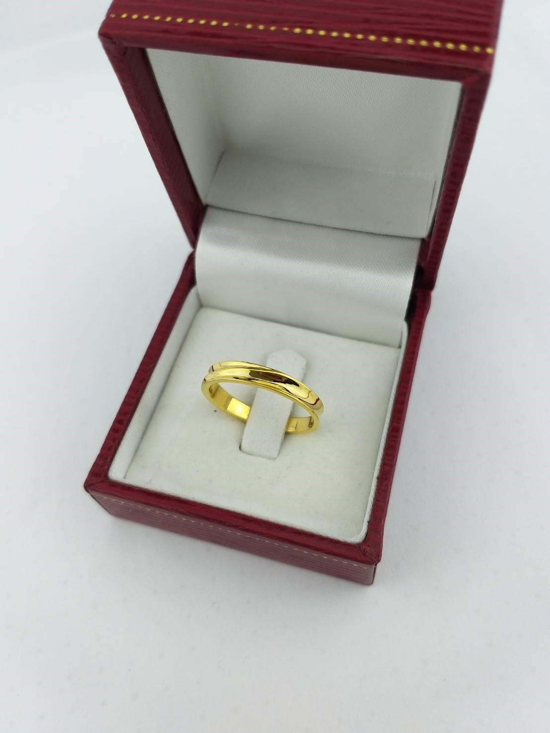 สั่งผลิตเพชรเบลเยี่ยมคัท แหวนแต่งงาน แหวนหมั้น ใส่เที่ยว ออกงาน แหวนทองคำ 18K 2.84 กรัม ราคาถูกมาก มีใบรับประกันค่ะ