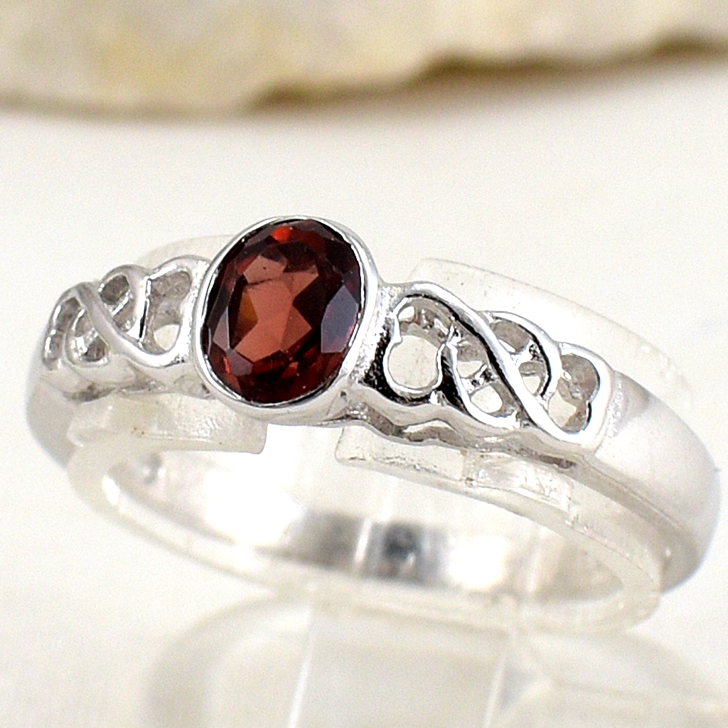 แหวนเงินแท้ราคาถูกชุบทองคำขาว โกเมนแท้ 0.45 กะรัต งานประณีตสวยงาม สั่งผลิตค่ะ