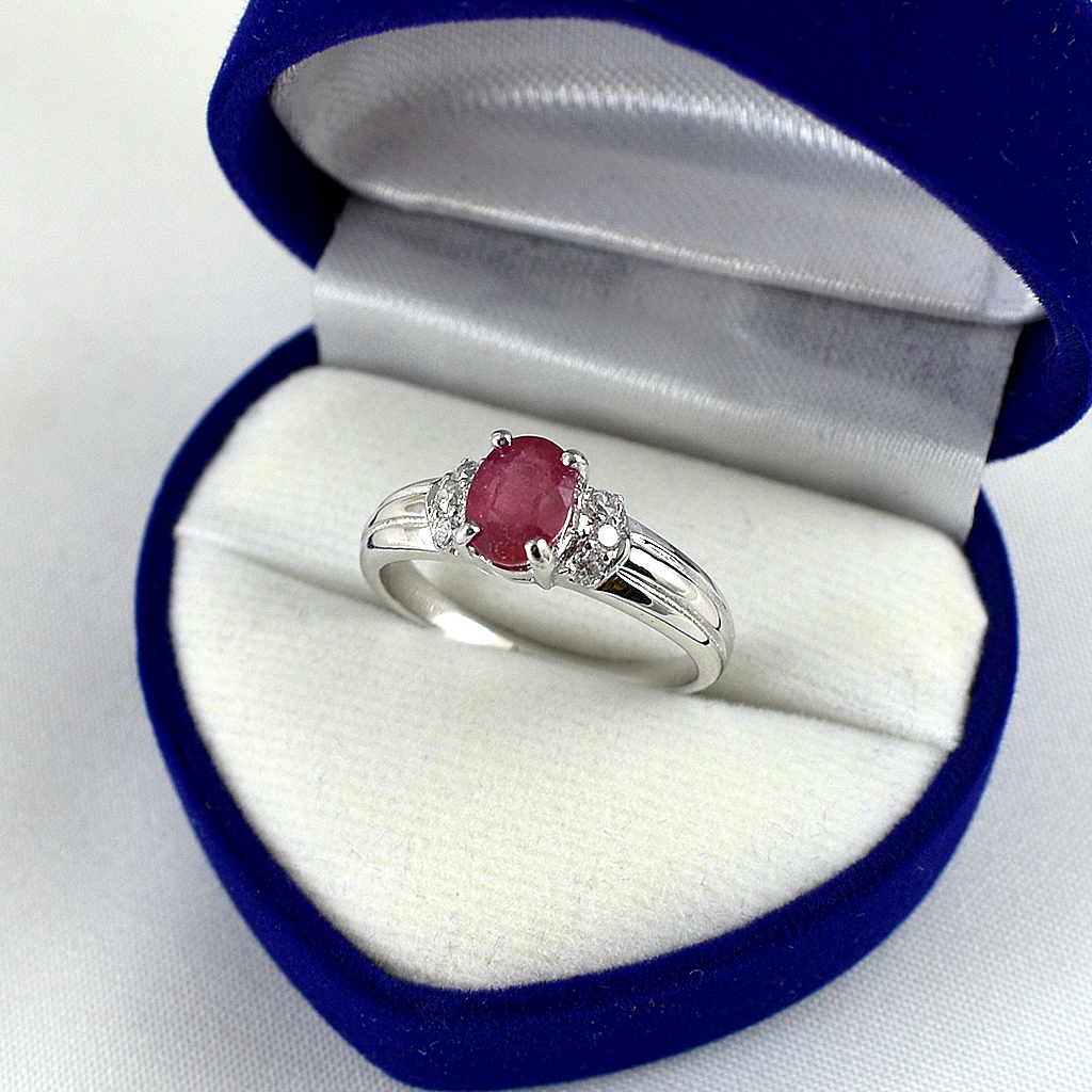 แหวนเงินแท้ราคาถูกชุบทองคำขาว ทับทิมแท้ 0.95 กะรัต เพชรCZ 0.11 กะรัต งานประณีตสวยงาม สั่งผลิตค่ะ