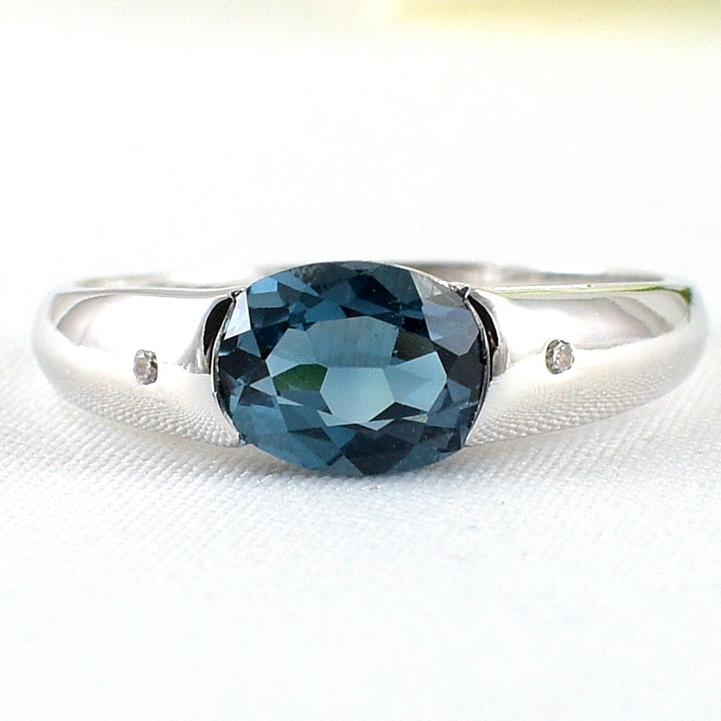 แหวนเงินแท้ราคาถูกชุบทองคำขาว ลอนดอนบลูโทปาซแท้ 1.40 กะรัต เพชรCZ 0.014 กะรัต งานประณีตสวยงาม สั่งผลิตค่ะ