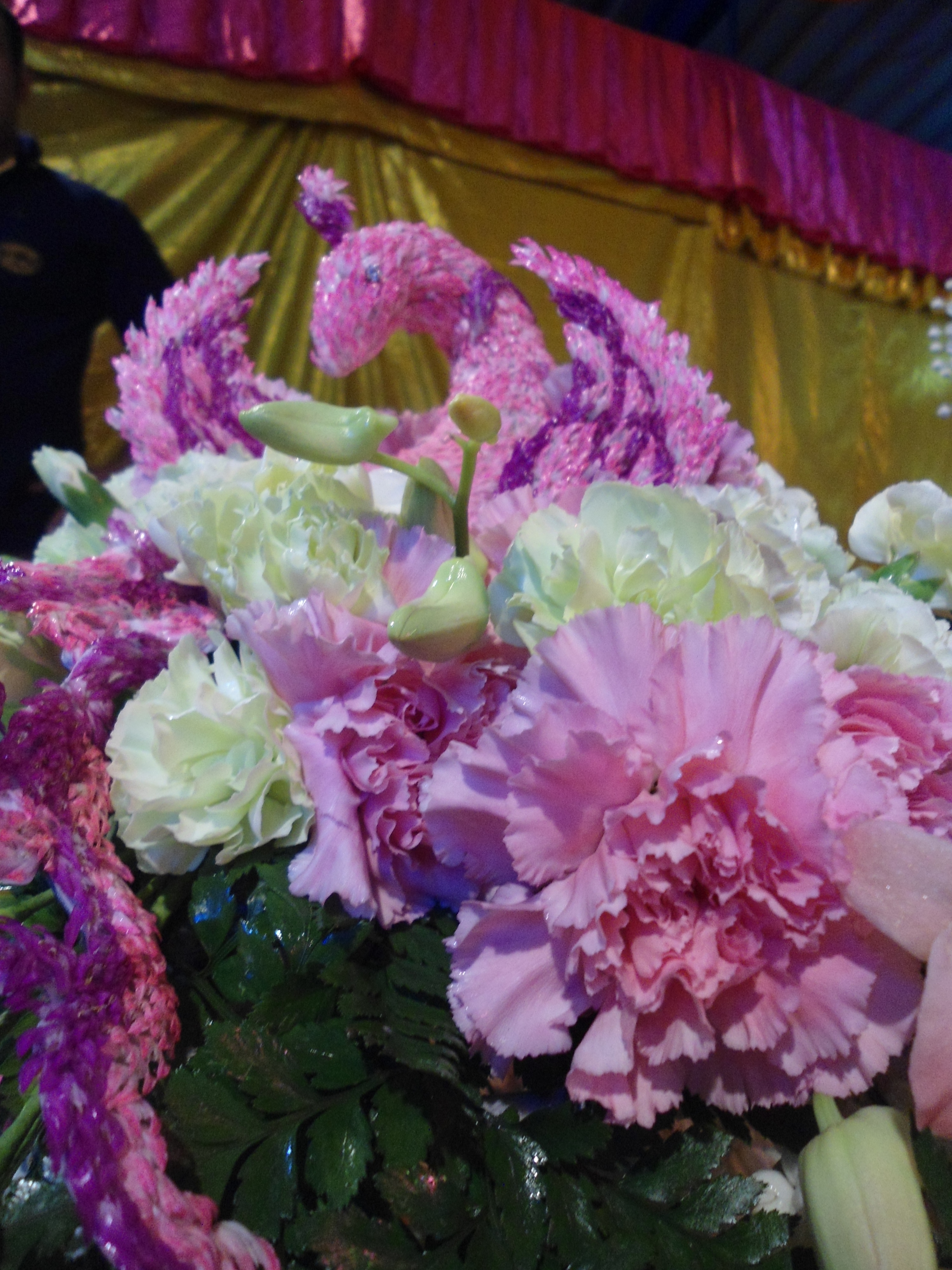 ดอกไม้สดคลุมผ้าไตร (ส่งงาน อู๋รถผู้ใหญ่ทรัพย์สมบูรณ์ อ.บางปะอิน จ.อยุธยา)