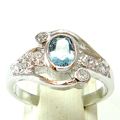 แหวนเงินแท้ราคาถูกชุบทองคำขาว สวิสบลูโทปาซแท้ 0.65 กะรัต เพชรCZ 0.180 กะรัต งานประณีตสวยงาม สั่งผลิตค่ะ