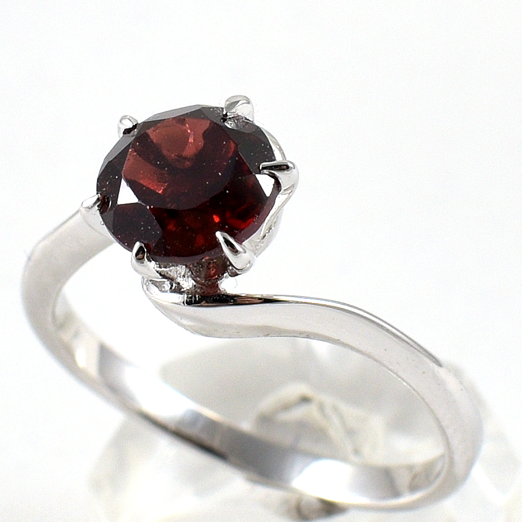 แหวนเงินแท้ราคาถูกชุบทองคำขาว โกเมนแท้ 1.65 กะรัต งานประณีตสวยงาม สั่งผลิตค่ะ