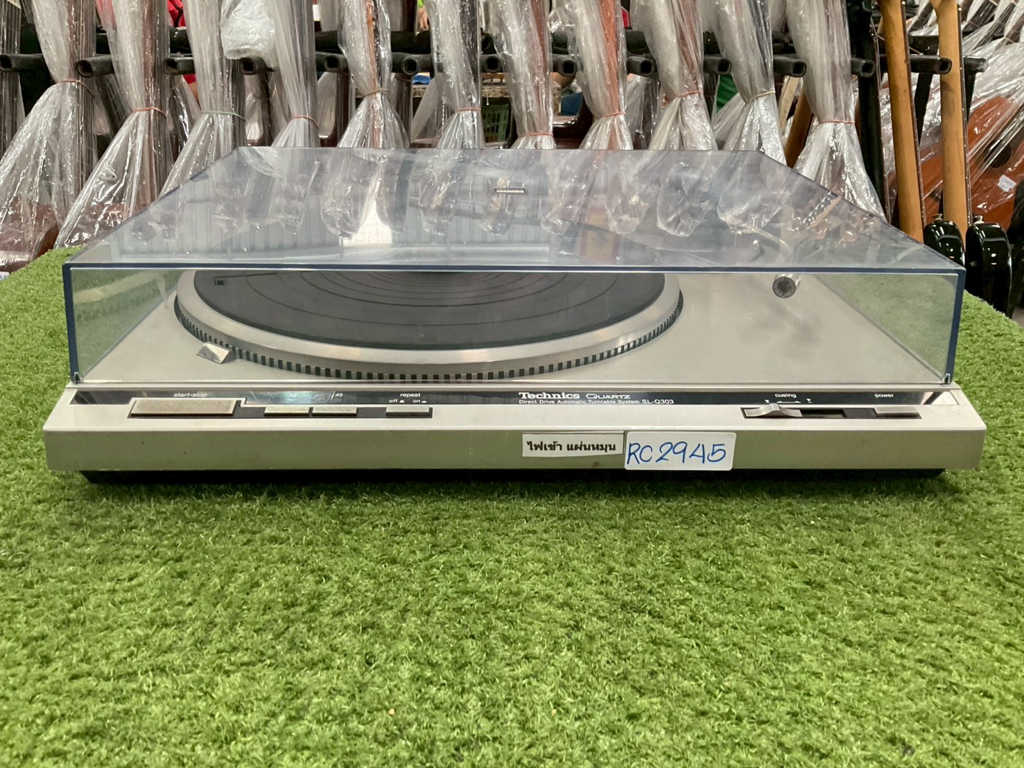 เครื่องเล่นแผ่นเสียง Technics : SL-Q303