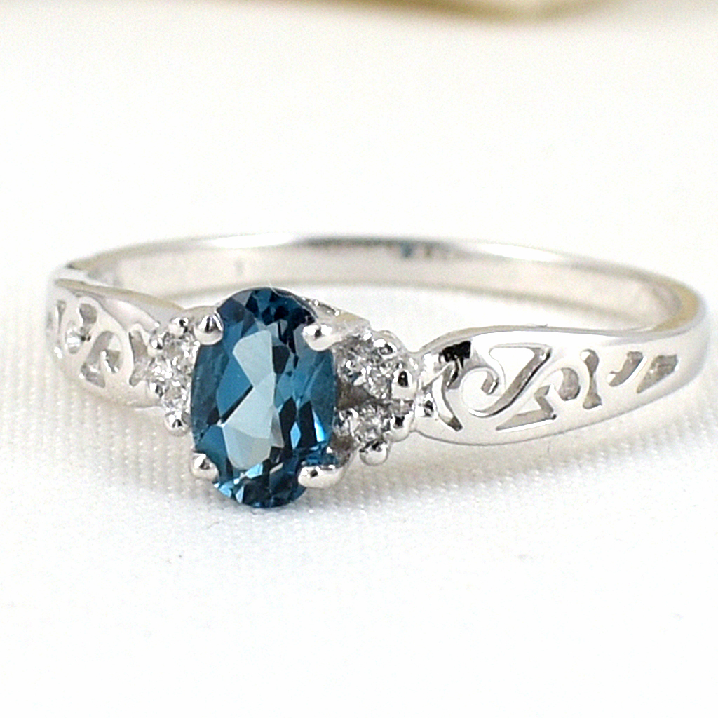 แหวนเงินแท้ราคาถูกชุบทองคำขาว ลอนดอนบลูโทปาซแท้ 0.55 กะรัต เพชรCZ 0.09 กะรัต งานประณีตสวยงาม สั่งผลิตค่ะ