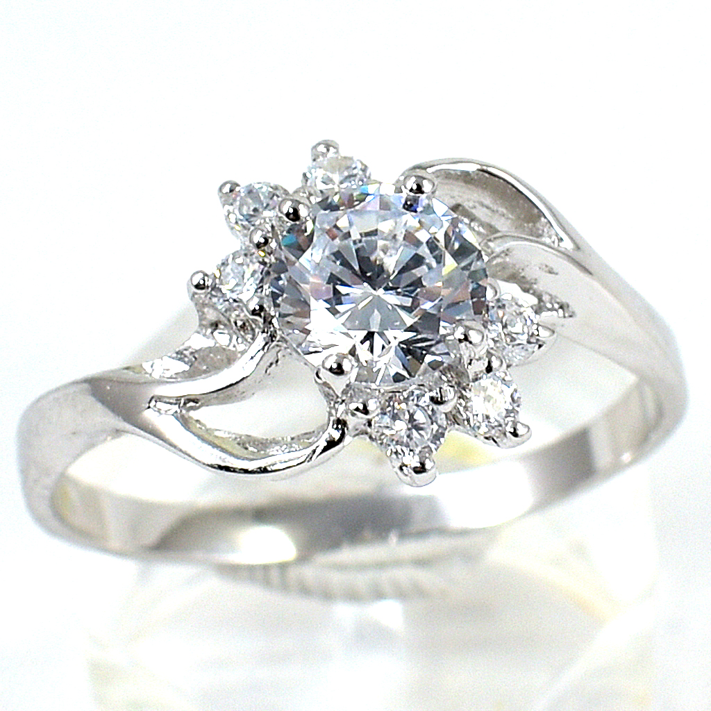 แหวนเงินแท้ราคาถูกชุบทองคำขาว เพชรCZเม็ดกลาง 0.80 กะรัต เพชรCZเม็ดข้าง 0.18 กะรัต งานประณีตสวยงาม สั่งผลิตค่ะ