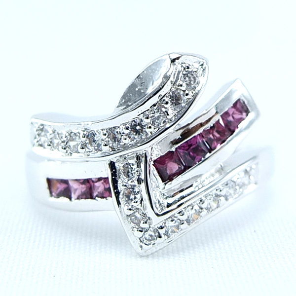 แหวนเงินแท้ราคาถูกชุบทองคำขาว พลอยแท้โรโดไลท์การ์เน็ต 0.42 กะรัต เพชรCZ 0.18 กะรัต งานประณีตสวยงาม สั่งผลิตค่ะ