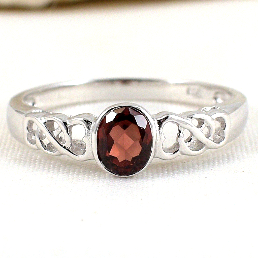 แหวนเงินแท้ราคาถูกชุบทองคำขาว โกเมนแท้ 0.45 กะรัต งานประณีตสวยงาม สั่งผลิตค่ะ