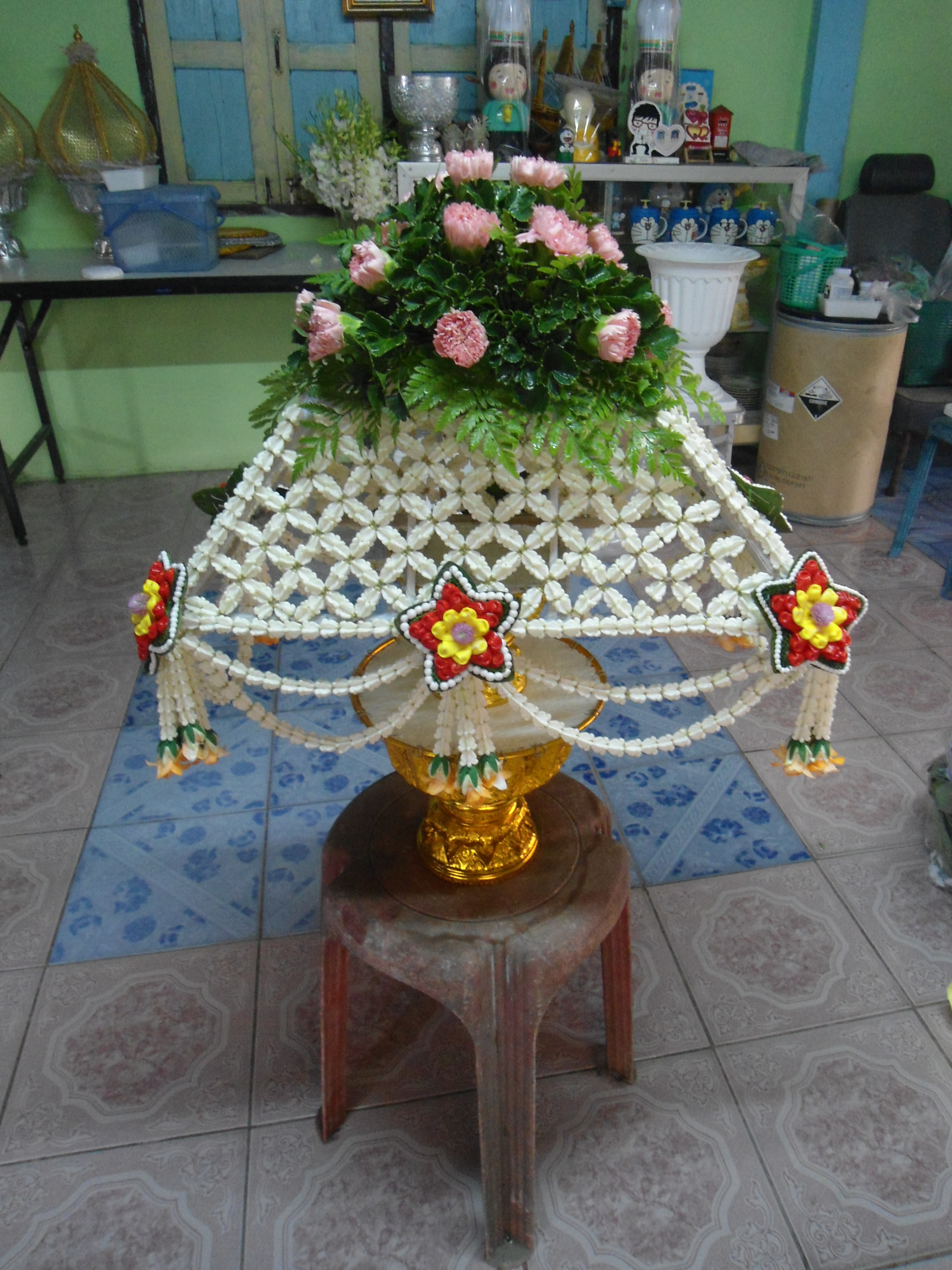 คลุมผ้าไตรดอกไม้สด ราคาเบาๆ (ส่งงาน วัดบ้านดาบ อ.นครหลวง จ.อยุธยา)