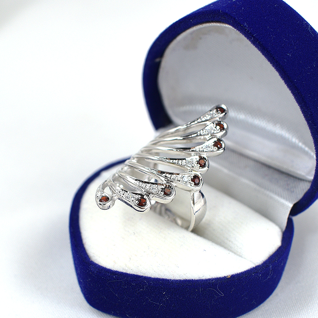 แหวนเงินแท้ราคาถูกชุบทองคำขาว พลอยแท้โกเมน 0.48 กะรัต เพชรCZ 0.12 กะรัต งานประณีตสวยงาม สั่งผลิตค่ะ