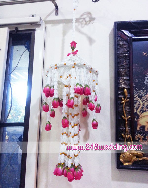 โคมแขวนดอกรัก ลูกตุ้มสีขาวว