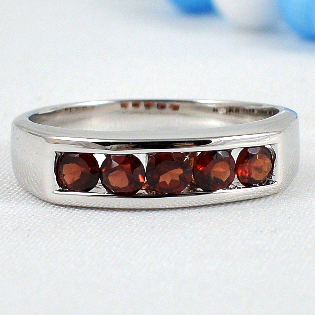 แหวนเงินแท้ราคาถูกชุบทองคำขาว โกเมนแท้ 0.90 กะรัต งานประณีตสวยงาม สั่งผลิตค่ะ