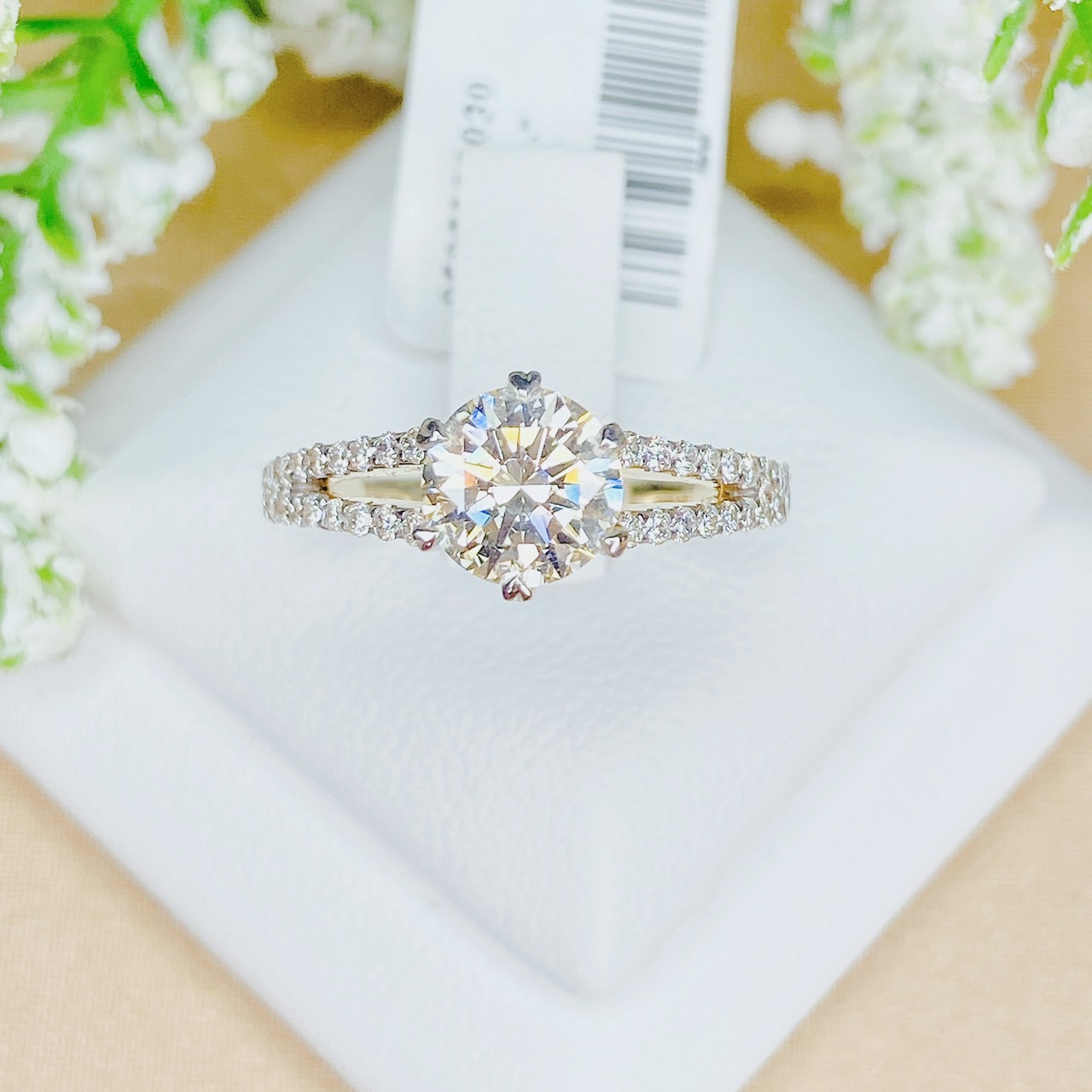 เพชร heart&arrow (H&A) คือเพชรเหลี่ยมเกสร สวยหายาก ตัวเรือนทอง เล่นบ่าข้างสองแถว เพชรไซส์กระรัต!!