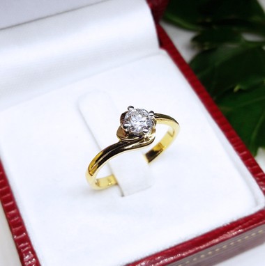 สั่งผลิตเพชรเบลเยี่ยมคัท แหวนแต่งงาน แหวนหมั้น ใส่เที่ยว ออกงาน แหวนทองคำ 18K เพชรแท้ 0.28 กะรัต 2.87 กรัม น้ำ 99 ราคาถูกมาก มีใบรับประกันค่ะ