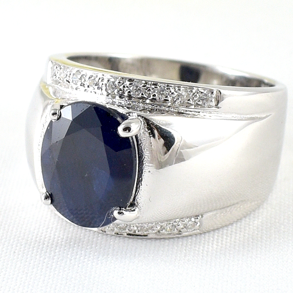 แหวนเงินแท้ราคาถูกชุบทองคำขาว พลอยแท้ไพลิน 4.0 กะรัต เพชรCZ 0.18 กะรัต งานประณีตสวยงาม สั่งผลิตค่ะ