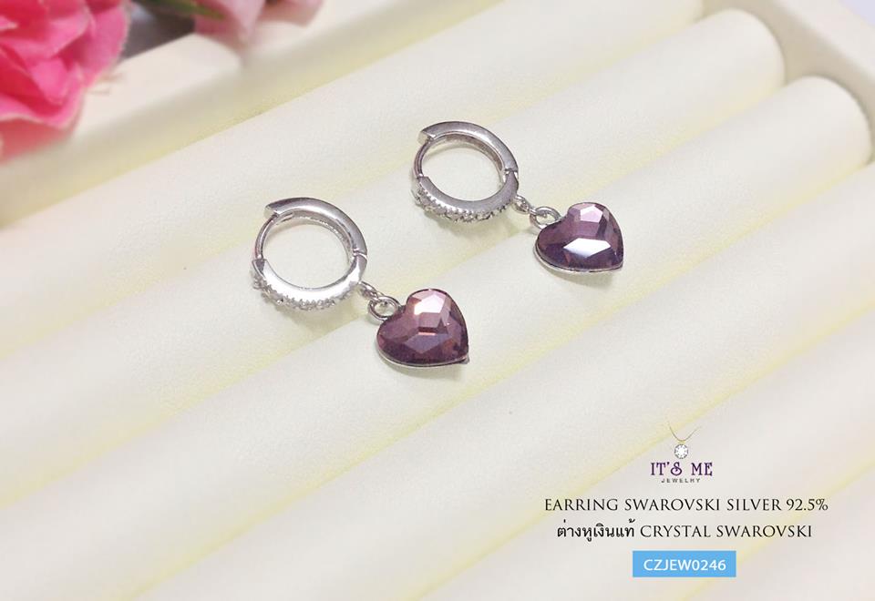 ต่างหูเงินแท้92.5% ประดับ CRYSTAL SWAROVSKI รูปหัวใจ ประดับเพชร cz ตรงห่วงล็อคด้านหน้านะคะ มีตัวลอคด้านหลังค่ะ