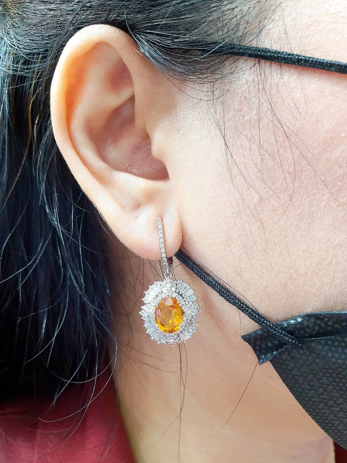 พร้อมส่งและสั่งผลิตต่างหูตุ้งติ้งเพชรแท้ พลอยบุษราคัมบางกะจะล้อมเพชรเบลเยี่ยมขาวสวยวิ้งวับ ชนิดก้านล็อค แต่งงาน หมั้น ใส่เที่ยว ออกงาน ทองคำ 18K เพชรแท้ 1.90 กะรัต 142 เม็๋ด ราคาถูกมาก ส่งฟรี