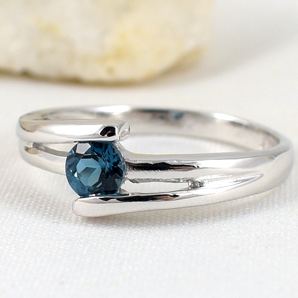 แหวนเงินแท้ราคาถูกชุบทองคำขาว ลอนดอนบลูโทปาซแท้ 0.35 กะรัต งานประณีตสวยงาม สั่งผลิตค่ะ