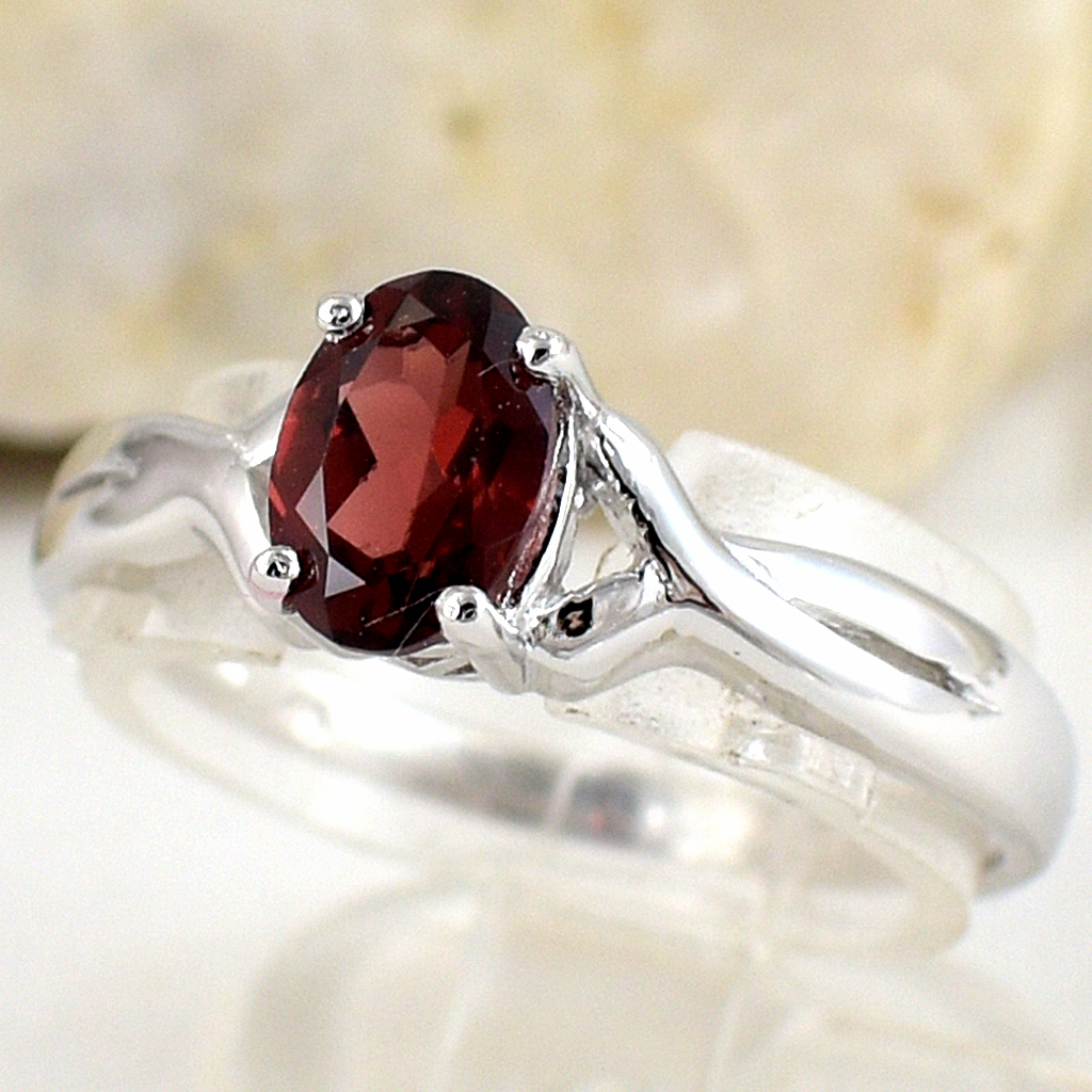 แหวนเงินแท้ราคาถูกชุบทองคำขาว โกเมนแท้ 0.95 กะรัต งานประณีตสวยงาม สั่งผลิตค่ะ