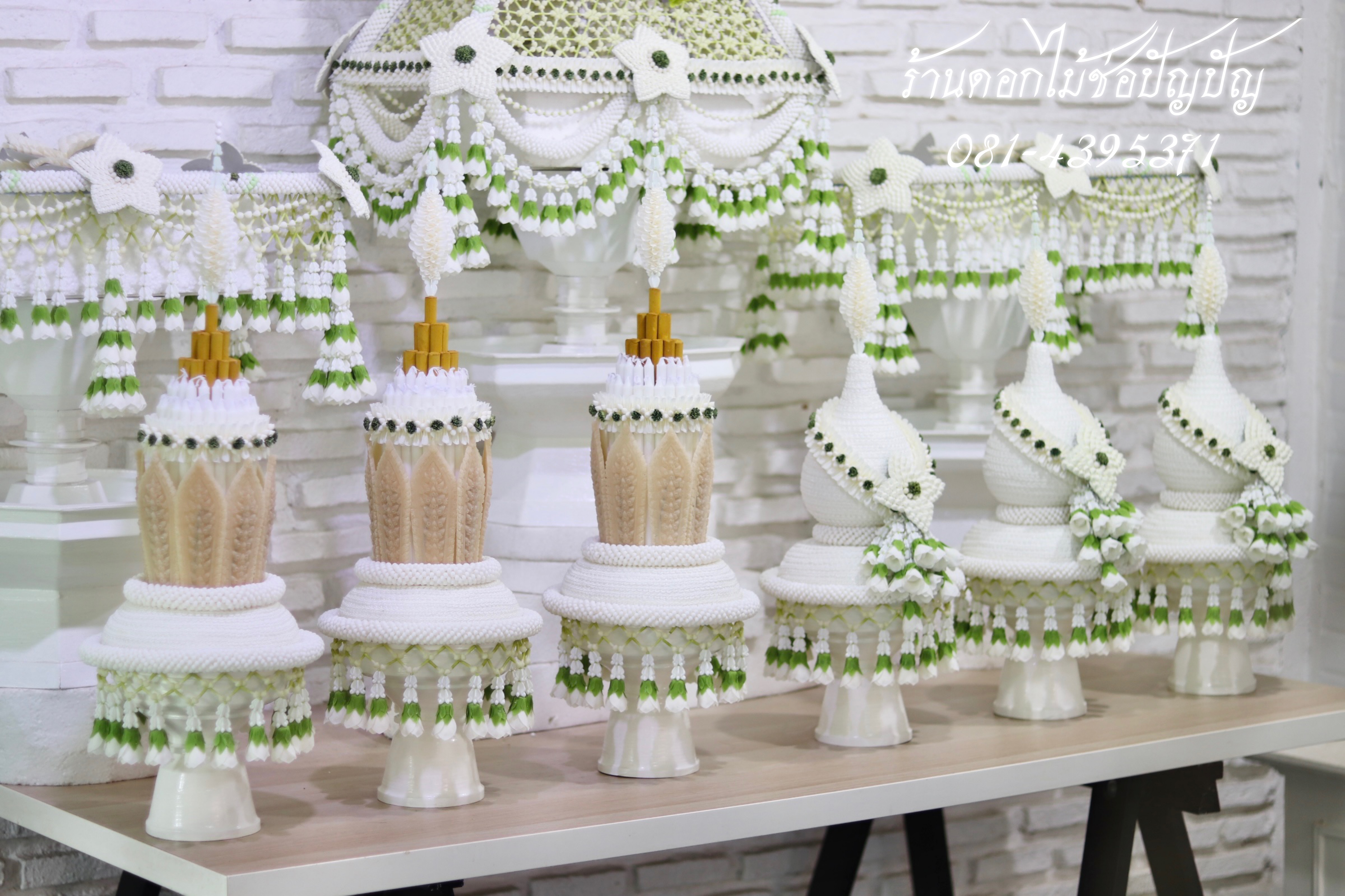 เครื่องบวชดอกไม้ประดิษฐ์ โทนสีขาว เขียว