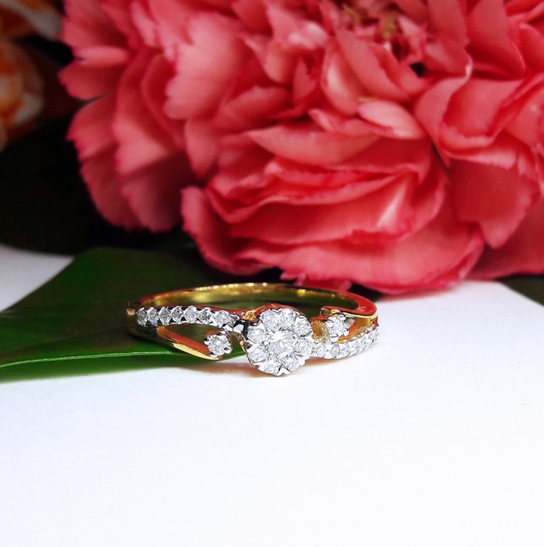 สั่งผลิตเพชรเบลเยี่ยมคัท แหวนแต่งงาน แหวนหมั้น ใส่เที่ยว ออกงาน แหวนทองคำ 18K เพชรแท้ 0.30 กะรัต 2.79 กรัม น้ำ 99 ราคาถูกมาก มีใบรับประกันค่ะ