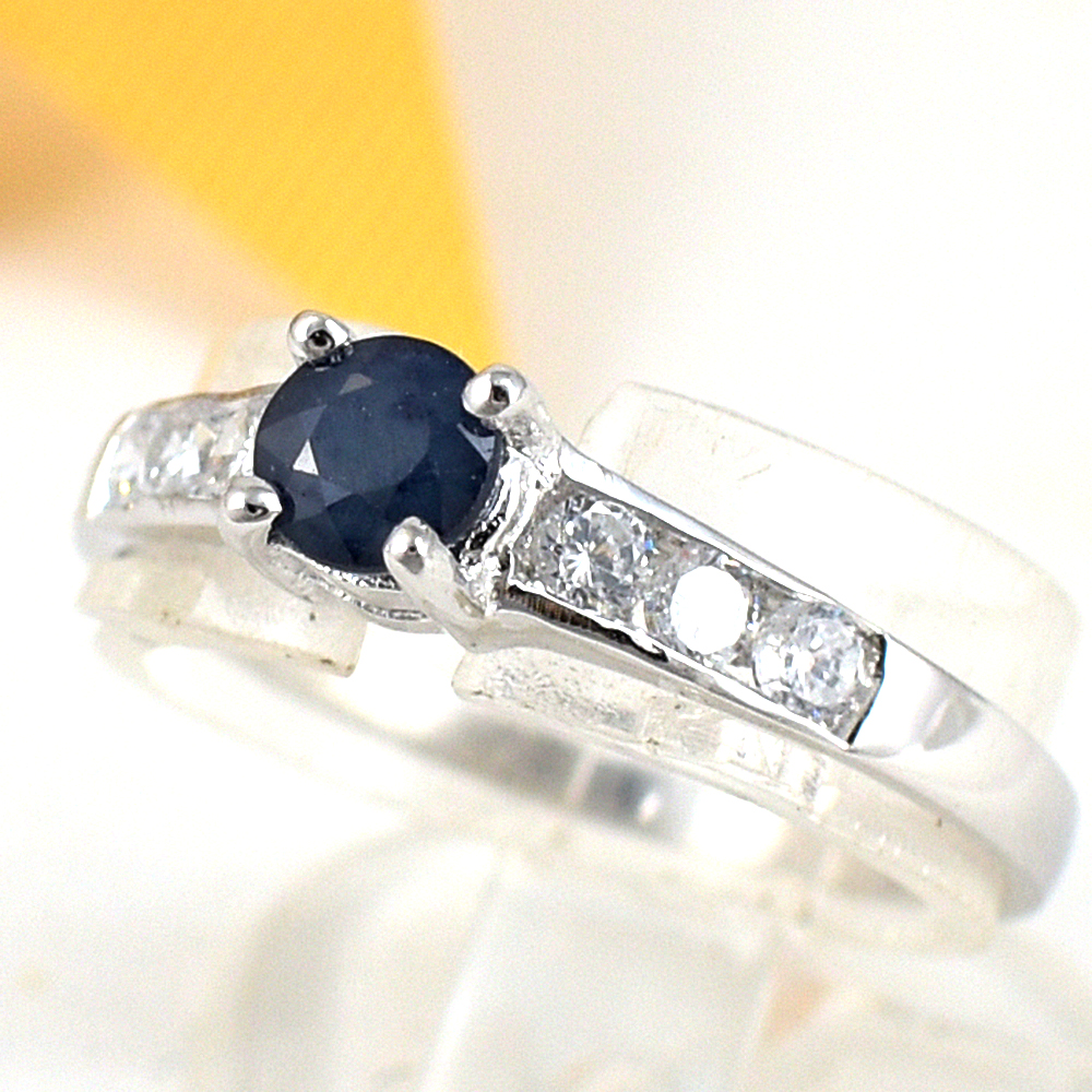 แหวนเงินแท้ราคาถูกชุบทองคำขาว ไพลินแท้ 0.37 กะรัต เพชรCZ 0.18 กะรัต งานประณีตสวยงาม สั่งผลิตค่ะ