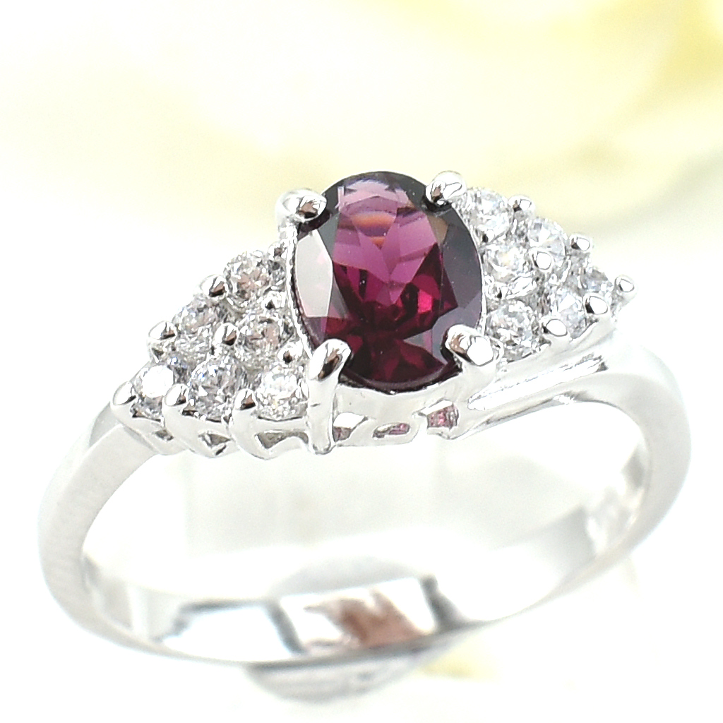 แหวนเงินแท้ราคาถูกชุบทองคำขาว พลอยแท้โรโดไลท์การ์เน็ต 1.0 กะรัต เพชรCZ 0.36 กะรัต งานประณีตสวยงาม สั่งผลิตค่ะ