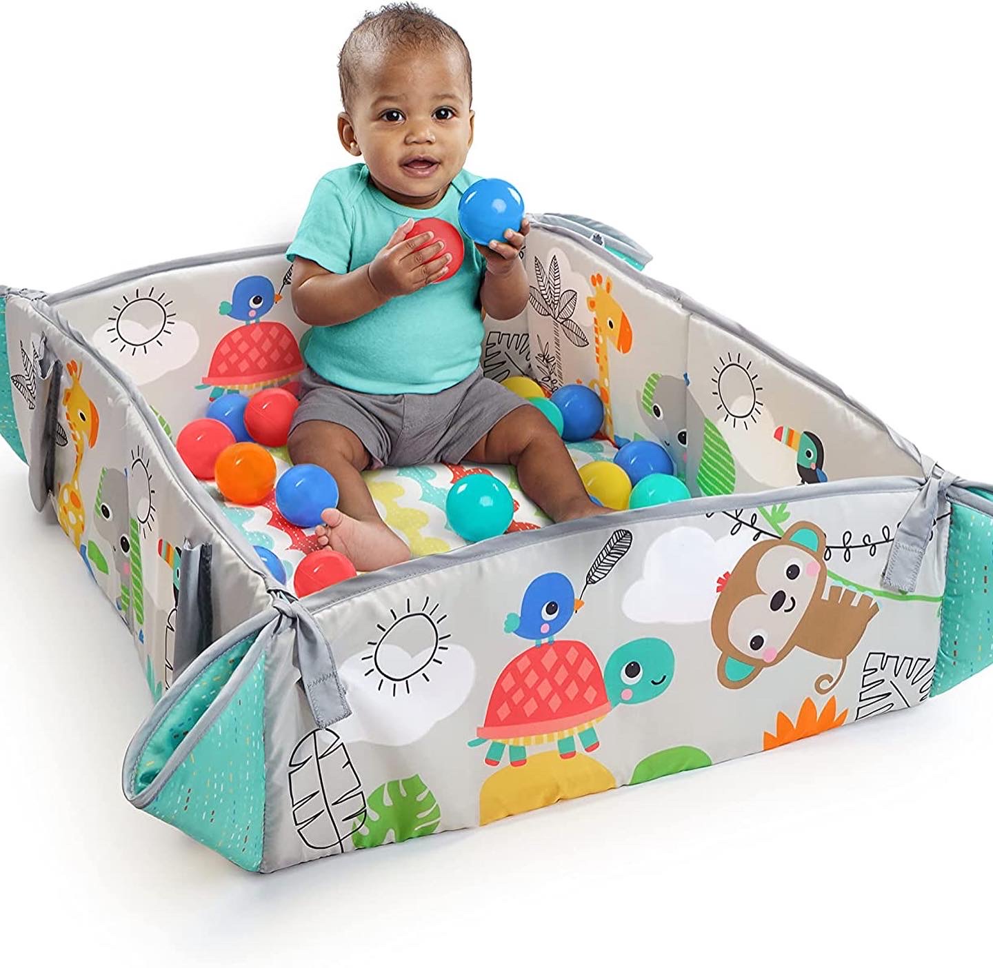 แผ่นรองนอนขนาดใหญ่ Bright Starts 5-in-1 Your Way Ball Play - Jumbo Play Mat Converts to Ball Pit Baby Gym, Newborn to Toddler - Totally Tropical (Green)