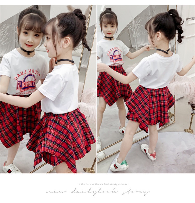 ชุดเต้น เสื้อแขนสั้นสีขาว+กางเกงสก๊อตแดง