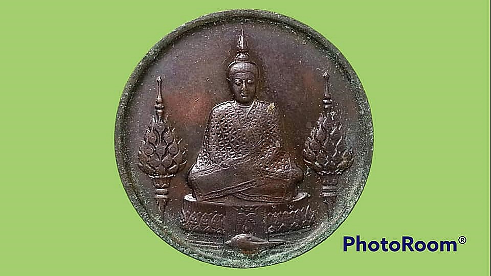 เหรียญ พระแก้วมรกต วัดพระศรีรัตนศาสดาราม(วัดพระแก้ว) กรุุงเทพมหานคร บล็อกนิยม ไม่มีราชศรัทธา พระแก้วมรกต ทรงฤดูหนาว หลัง ภปร. เนื้อทองแดงรมดำ ฉลองกรุุงรัตนโกสินทร์ 200 ปี พ.ศ. 2525
