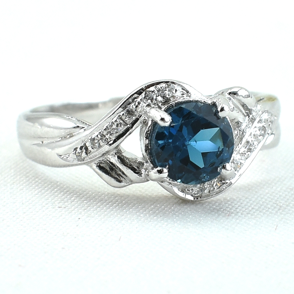 แหวนเงินแท้ราคาถูกชุบทองคำขาว ลอนดอนบลูโทปาซแท้ 1.15 กะรัต เพชรCZ 0.042 กะรัต งานประณีตสวยงาม สั่งผลิตค่ะ