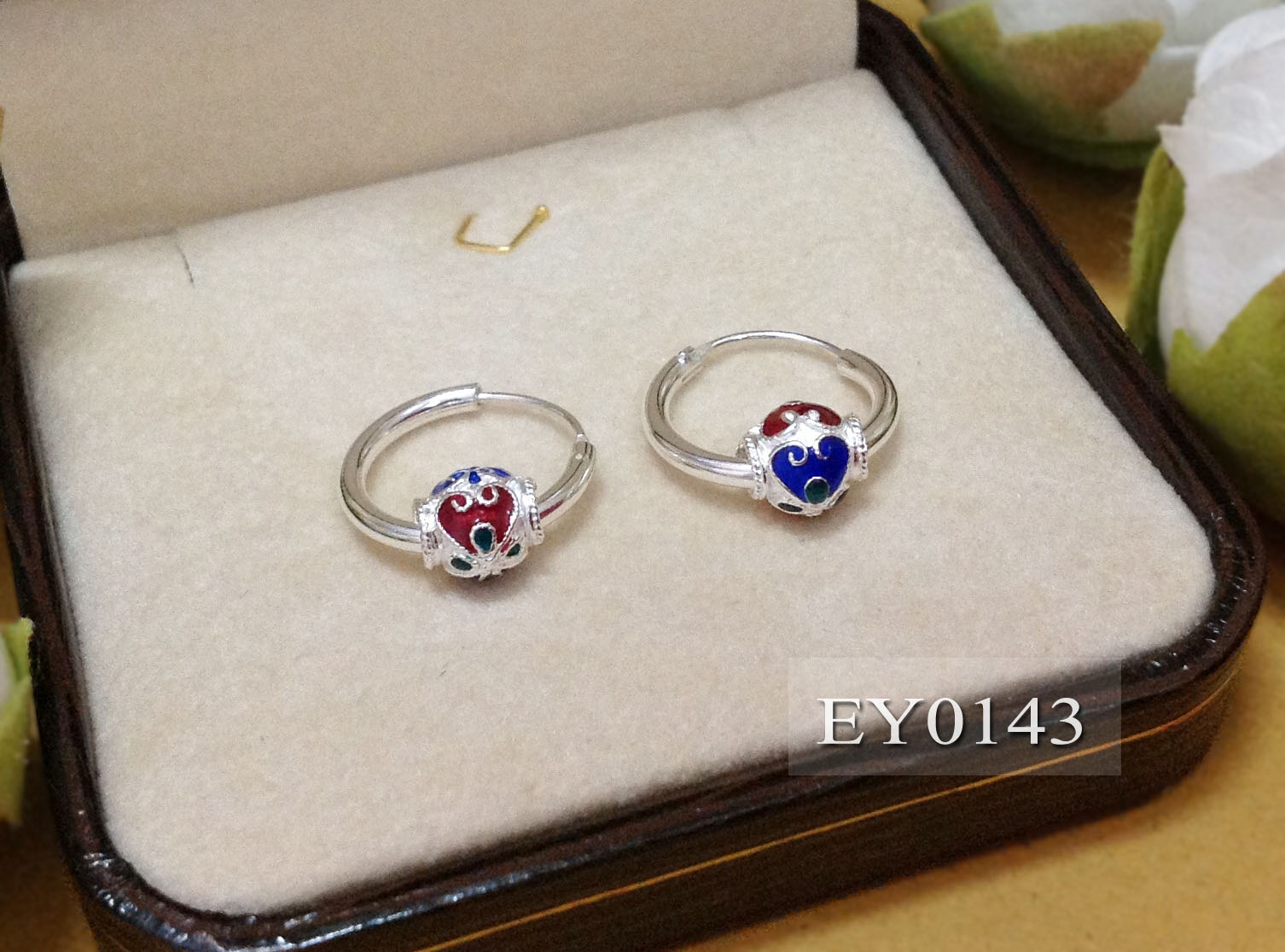 ต่างหูเงินแท้ 92.5% ห่วงกลมเกลี้ยง ร้อยเม็ดปะคำลงยา (เรือนเงินแท้)