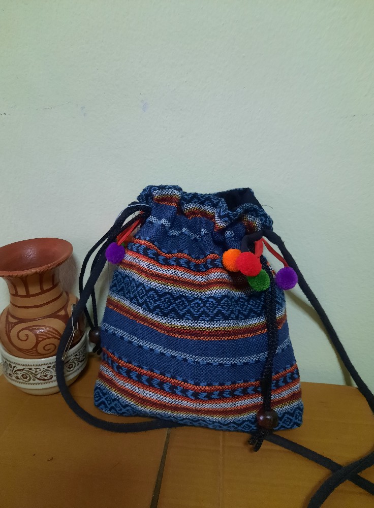 สีสันชนเผ่าม้ง ✨ ใส่ปุ๊บลุคโดดเด่นทันที Crossbody ลายทอแบบเอเชียโบฮีเมียน 🎒 เบา ใส่ของได้เยอะ ใช้ไปคาเฟ่ก็เก๋ เดินเที่ยวก็ดี 💙 ใครชอบสไตล์ Ethnic Minimal ต้องมีใบนี้เลย!