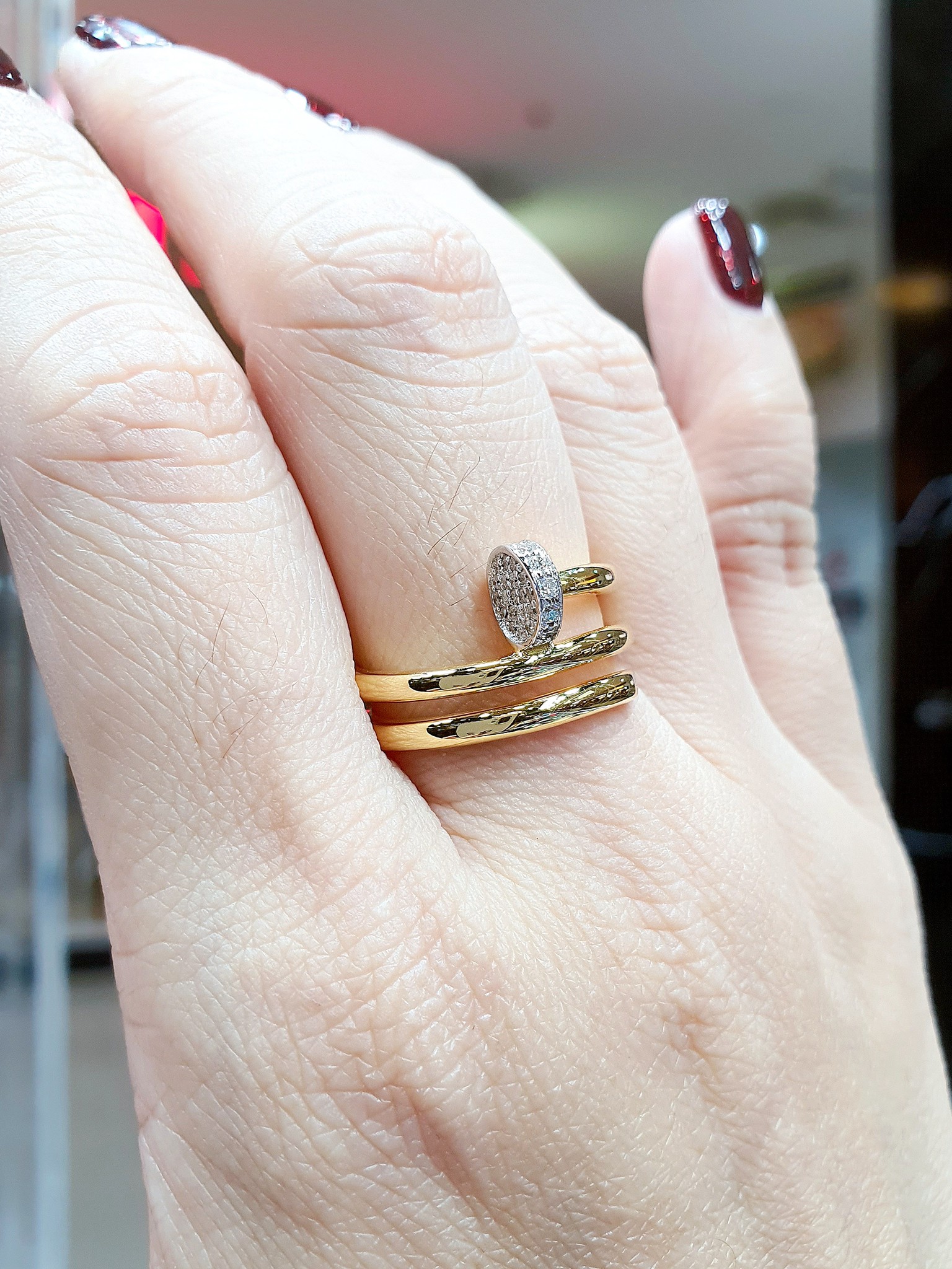 พร้อมส่งและสั่งผลิตแหวนเพชรแท้ตะปูดีไซน์คล้ายแบรนด์ดัง แบบทันสมัยสุดเก๋ ประดับเพชรเบลเยี่ยมคัท แหวนแต่งงาน แหวนหมั้น ใส่เที่ยว ออกงาน แหวนทองคำ9K เพชรแท้ 0.22 กะรัต 31 เม็ด ราคาถูกมาก ส่งฟรี