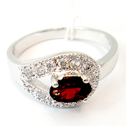 แหวนเงินแท้ราคาถูกชุบทองคำขาว พลอยแท้โกเมน 0.55 กะรัต เพชรCZ 0.325 กะรัต งานประณีตสวยงาม สั่งผลิตค่ะ