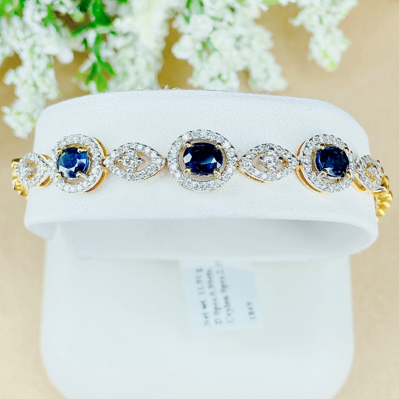 สร้อยข้อมือไพลินซีลอนล้อมเพชร แต่งสลับเพชรกลม ตัวเรือนทอง ไพลินสีสวย งานพรีเมียมสุดๆราคาดีมากๆค่ะ