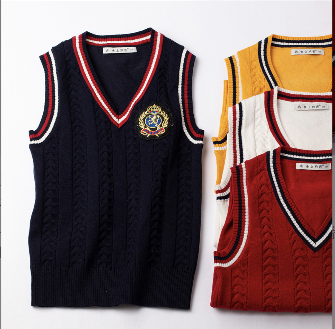 พร้อมส่ง เสื้อกันหนาว : เสื้อกั๊ก เสื้อไหมพรม สีพื้น ปักโลโก้