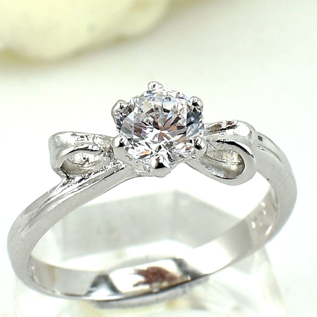 แหวนเงินแท้ราคาถูกชุบทองคำขาว เพชรCZแท้ 0.65 กะรัต งานประณีตสวยงาม สั่งผลิตค่ะ