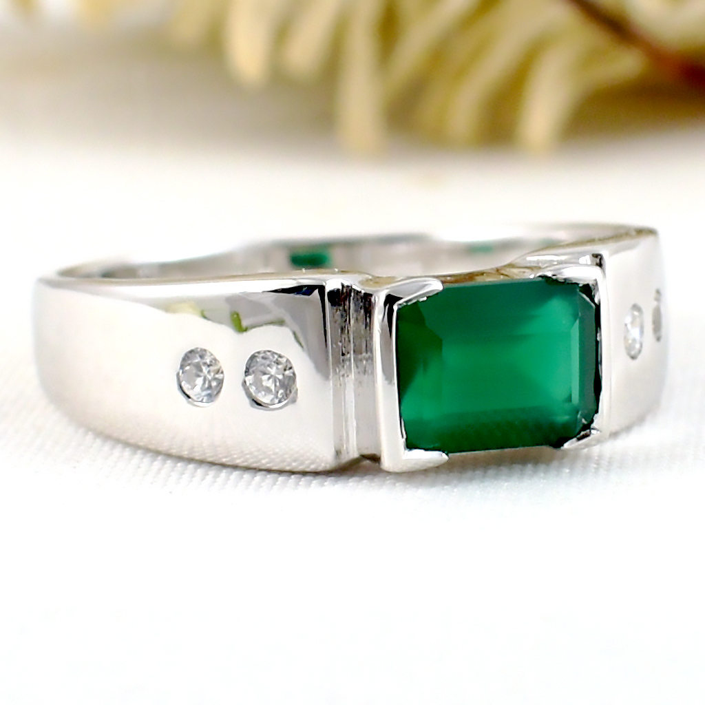 แหวนเงินแท้ราคาถูกชุบทองคำขาว พลอยแท้กรีนอะเกท 0.75 กะรัต เพชรCZ 0.12 กะรัต งานประณีตสวยงาม สั่งผลิตค่ะ