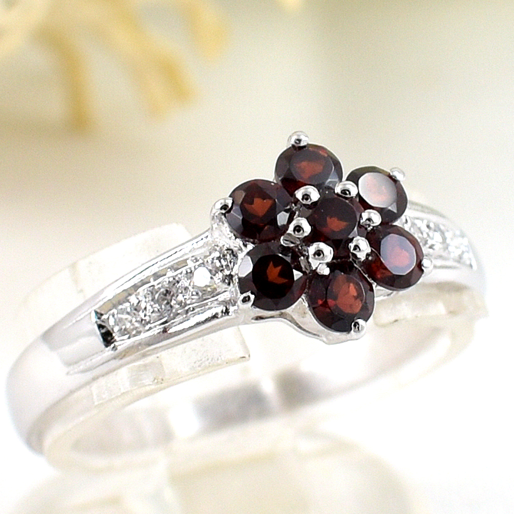 แหวนเงินแท้ราคาถูกชุบทองคำขาว พลอยแท้โกเมน 0.60 กะรัต เพชรCZ 0.06 กะรัต งานประณีตสวยงาม สั่งผลิตค่ะ