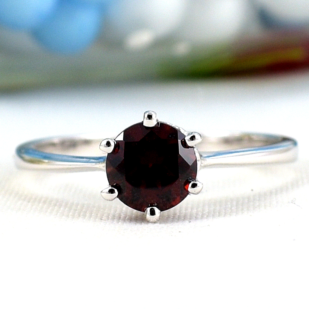 แหวนเงินแท้ราคาถูกชุบทองคำขาว โกเมนแท้ 1.0 กะรัต งานประณีตสวยงาม สั่งผลิตค่ะ