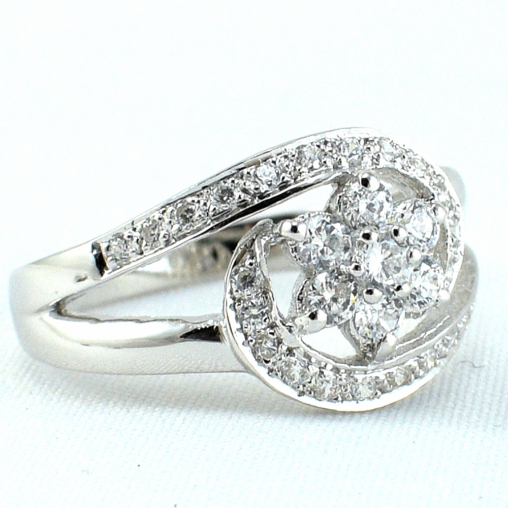 แหวนเงินแท้ราคาถูกชุบทองคำขาว เพชรCZเม็ดกลาง 0.70 กะรัต งานประณีตสวยงาม สั่งผลิตค่ะ